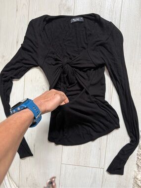 Michael Lauren Black Peekaboo front, Twist-Knot Long Sleeve Top